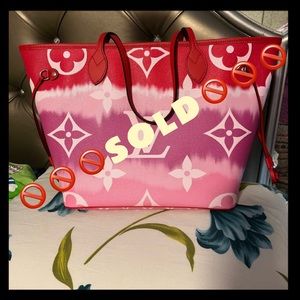 📛📛SOLD OUT📛📛Louis Vuitton Escale Neverfull mm